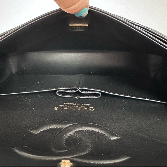 21B Chanel Medium Black Lambskin Classic Flap with Rose Gold Hardware - Picture 16 of 16